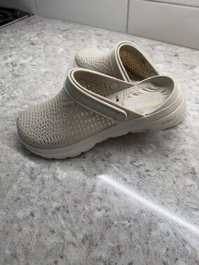 Skechers Foamies  Ultra Go Slip-On Clog Sandals